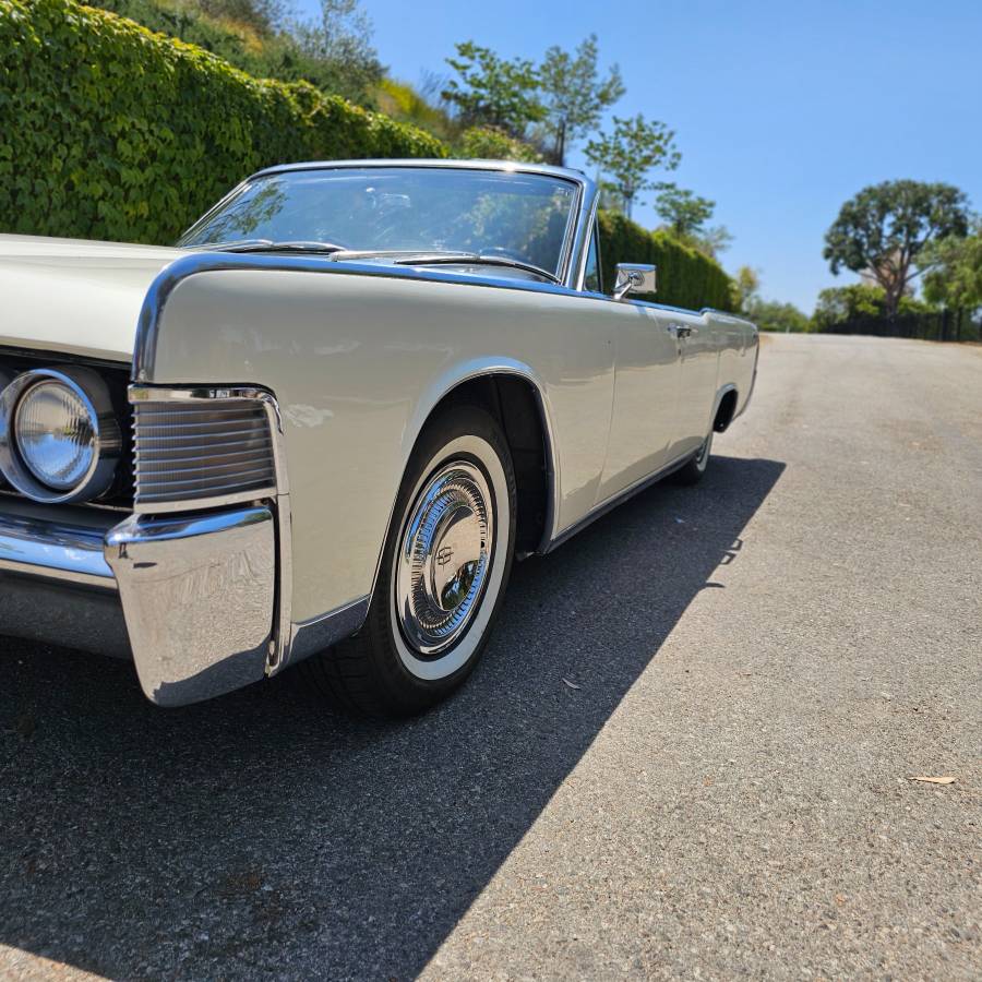 Lincoln-Continental-convertible-1965-white-5