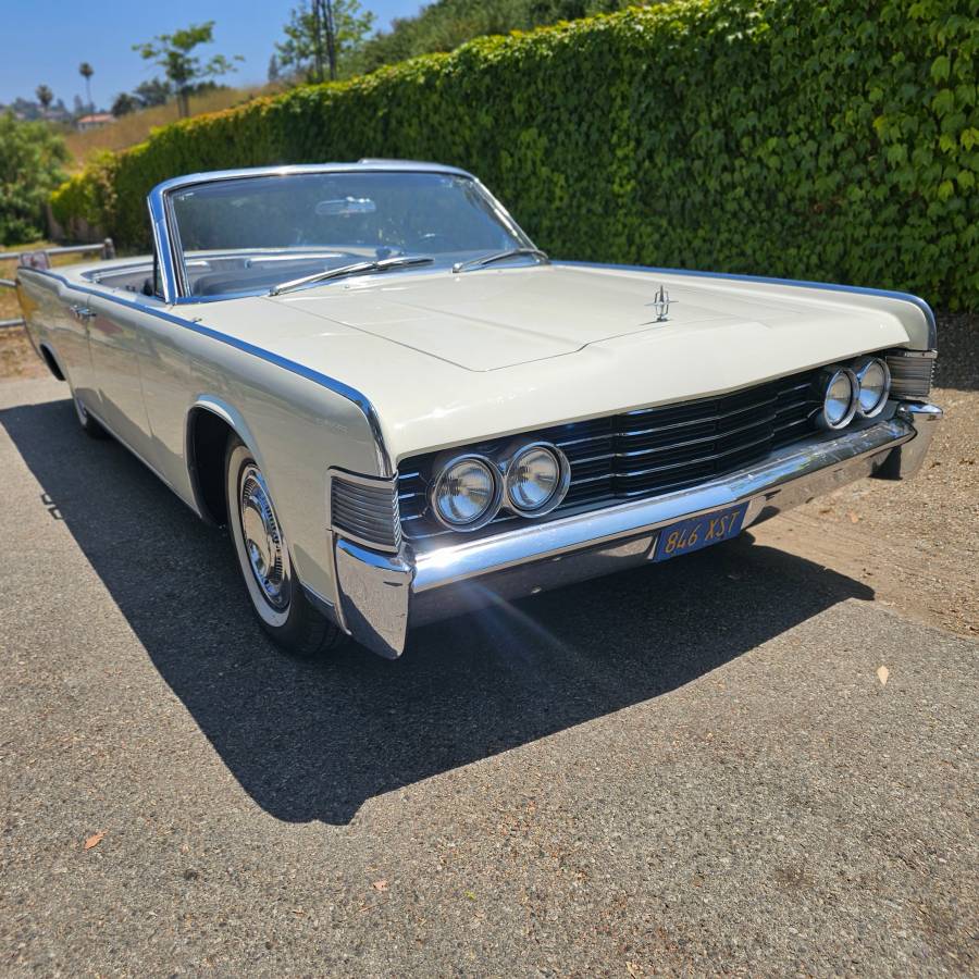 Lincoln-Continental-convertible-1965-white-7