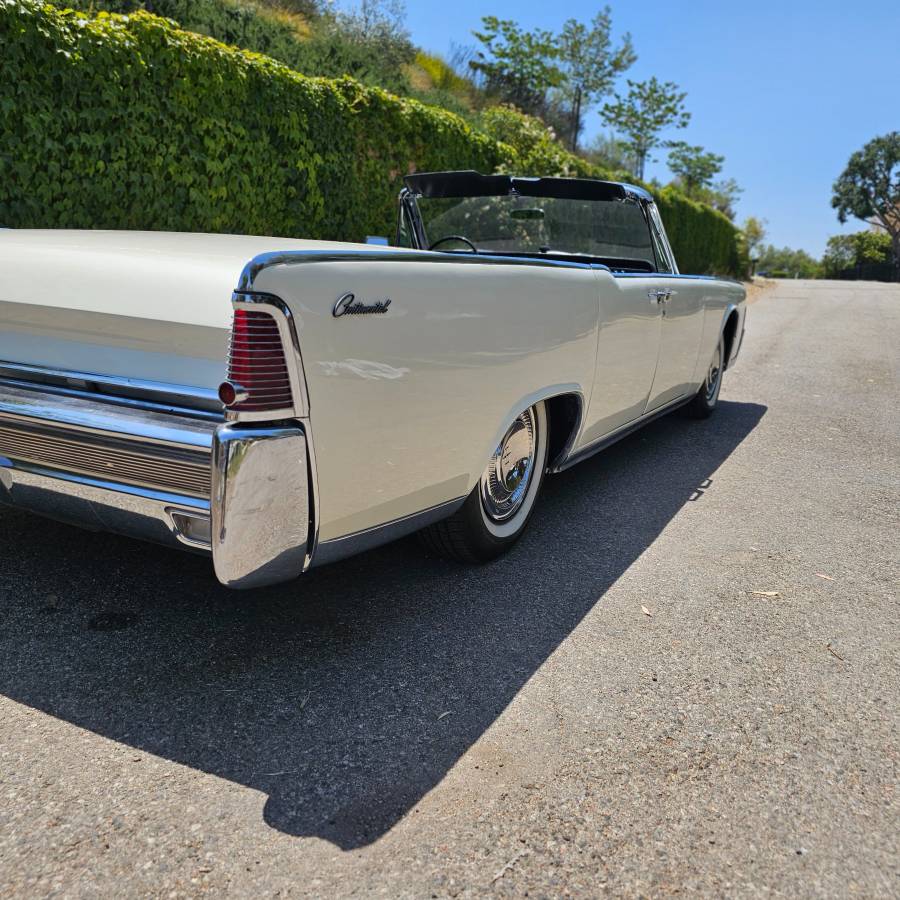 Lincoln-Continental-convertible-1965-white-8