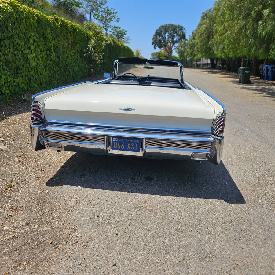 Lincoln-Continental-convertible-1965-white-9