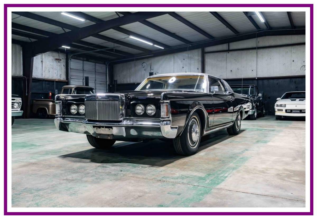 Lincoln Continental mark iii  1970 black