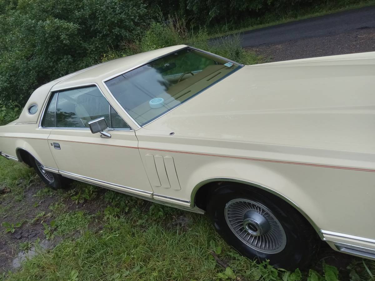 Lincoln-Continental-mark-v-1977-yellow-2