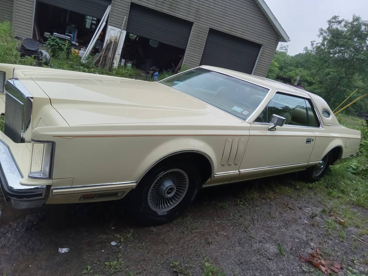 Lincoln-Continental-mark-v-1977-yellow-3