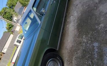 Lincoln-Continental-town-car-1974-green-4