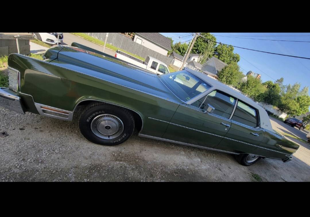 Lincoln Continental town car  1974 green