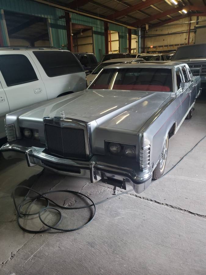 Lincoln-Continental-town-car-1979-blue-1