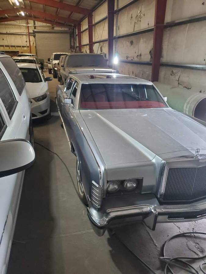 Lincoln-Continental-town-car-1979-blue-2