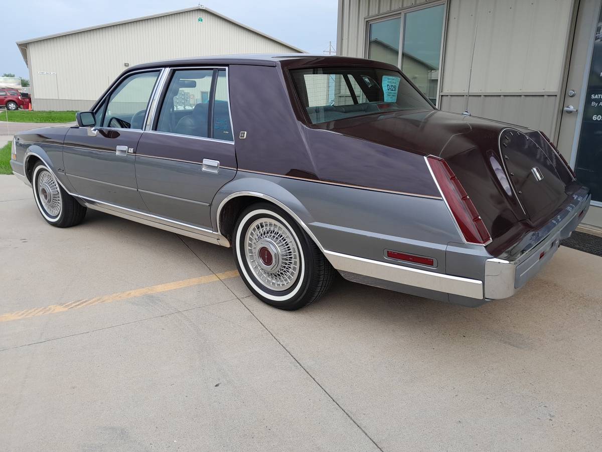 Lincoln-Continental-valentino-1984-15