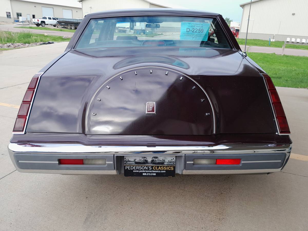 Lincoln-Continental-valentino-1984-16
