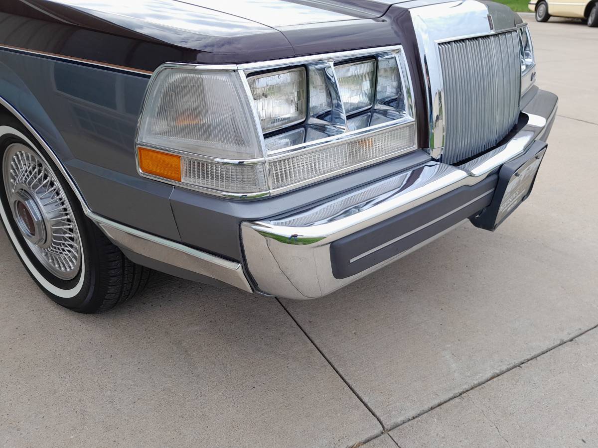 Lincoln-Continental-valentino-1984-21