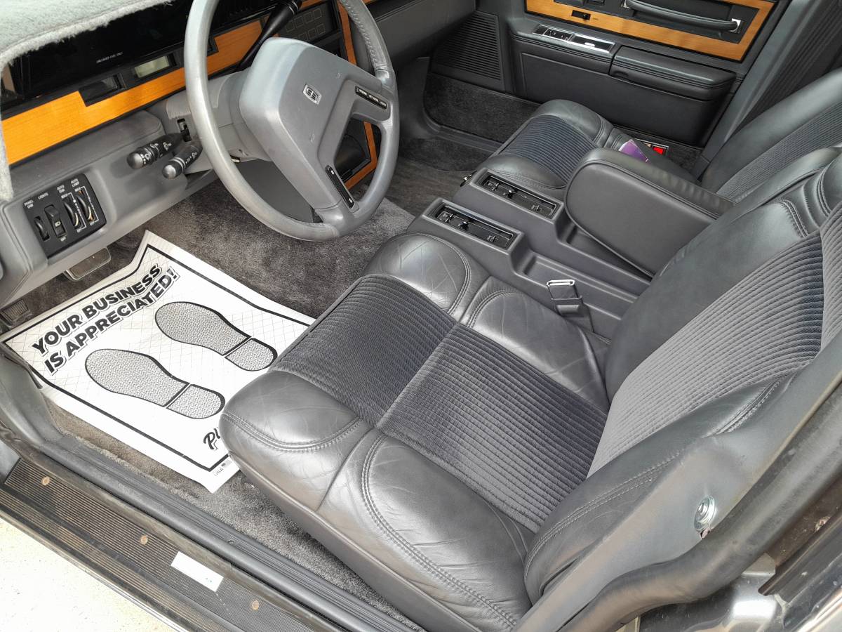 Lincoln-Continental-valentino-1984-3
