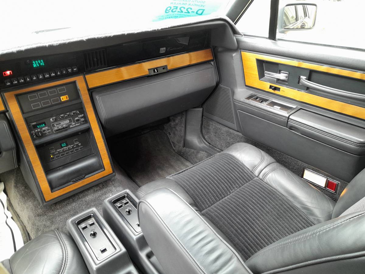 Lincoln-Continental-valentino-1984-7