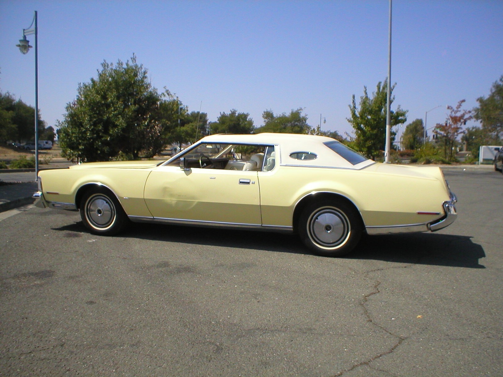 Lincoln-Mark-Series-1973-Coupe-14