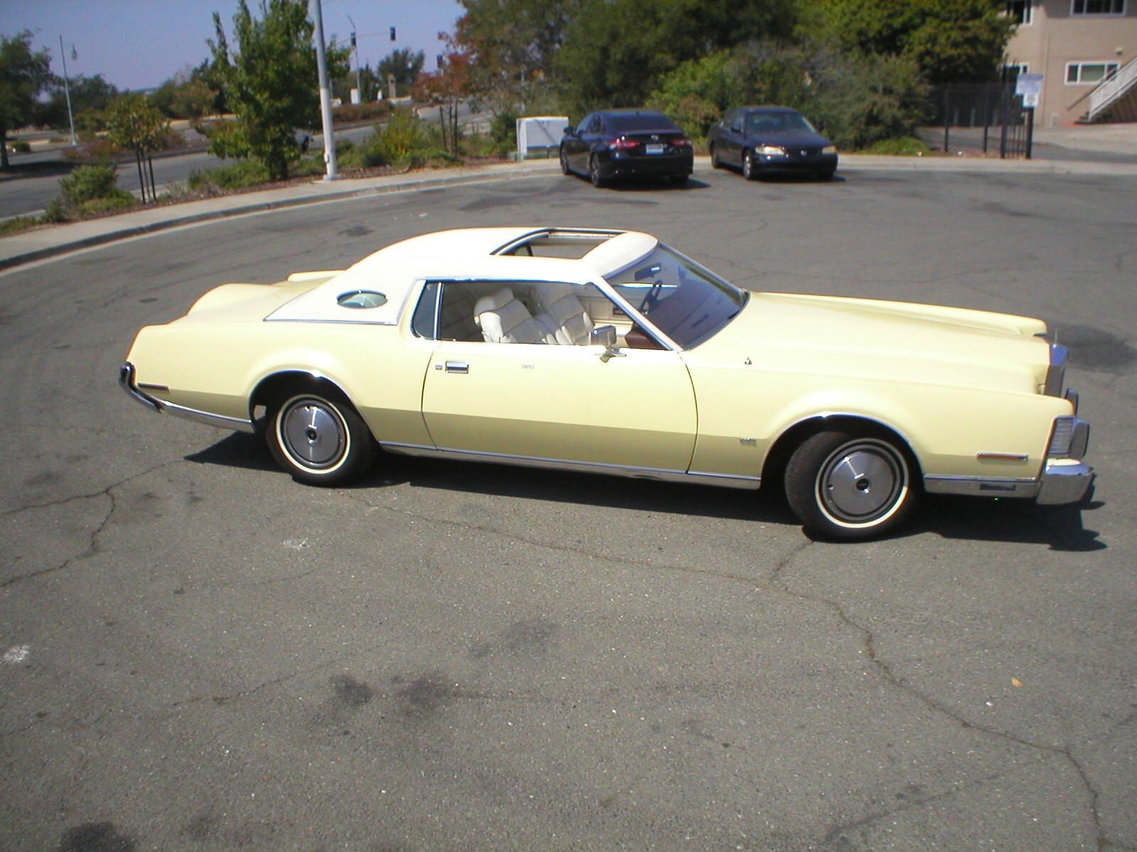 Lincoln-Mark-Series-1973-Coupe-19