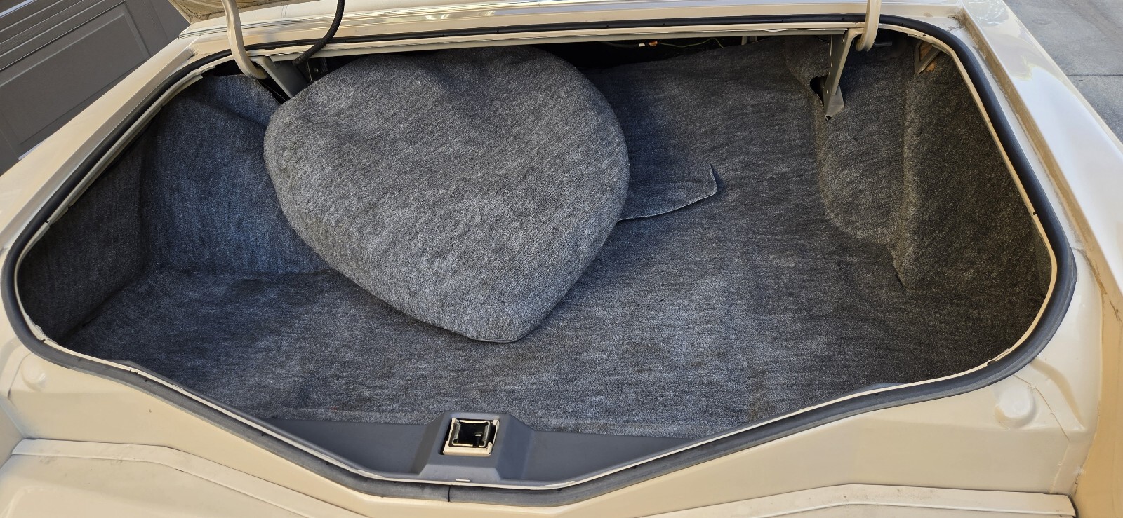 Lincoln-Mark-V-1979-Coupe-11