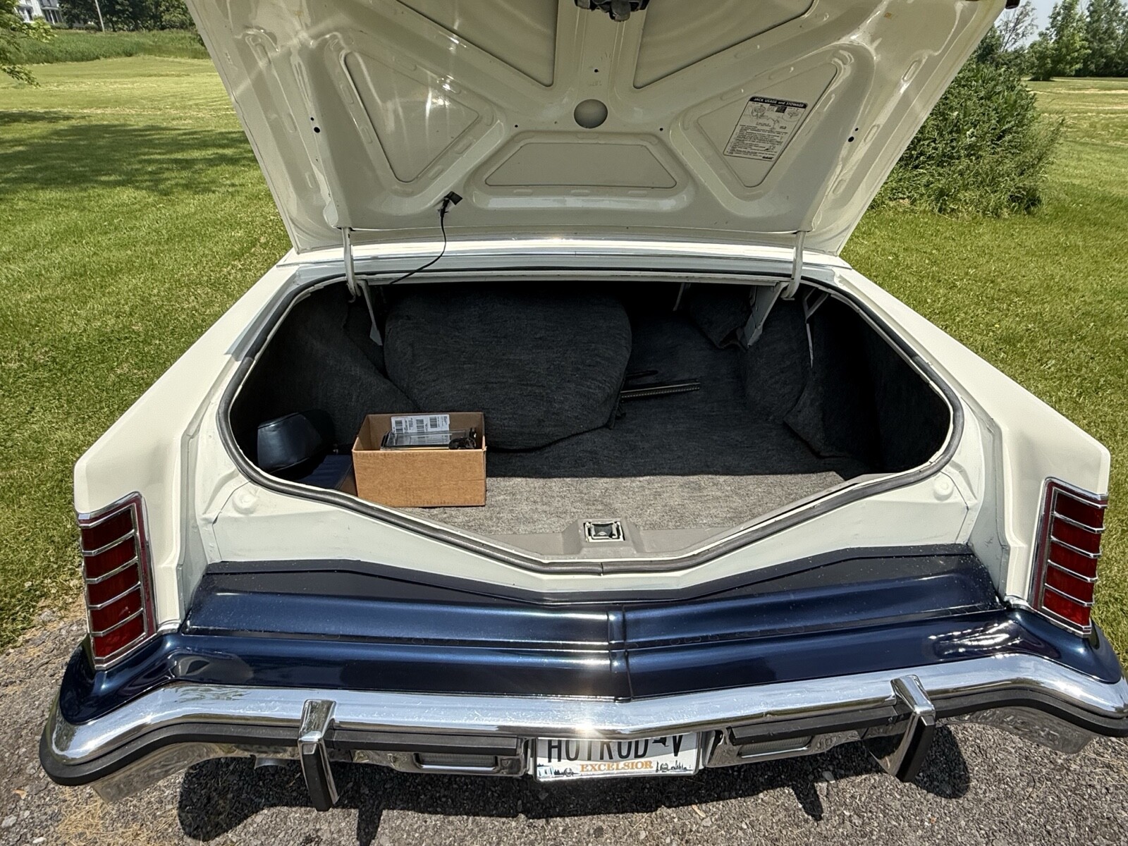 Lincoln-Mark-V-1979-Coupe-15