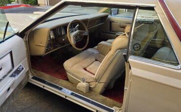 Lincoln-Mark-V-1979-Coupe-15
