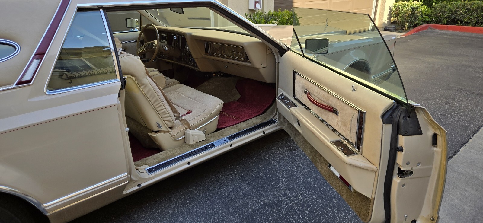 Lincoln-Mark-V-1979-Coupe-22