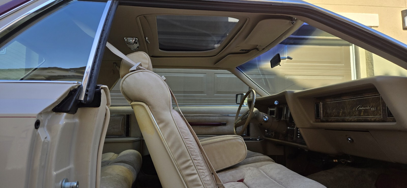Lincoln-Mark-V-1979-Coupe-24