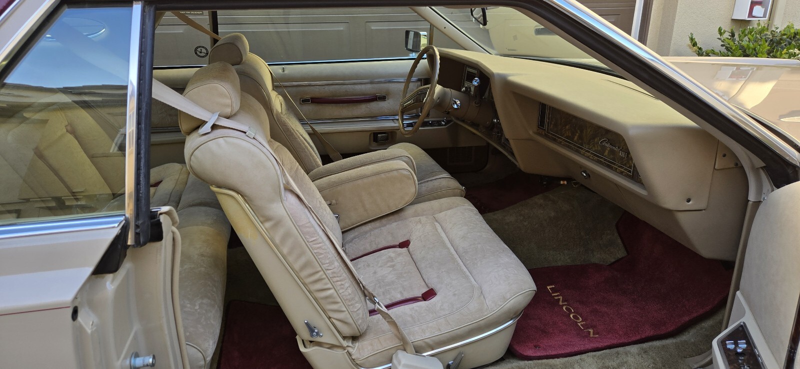 Lincoln-Mark-V-1979-Coupe-26