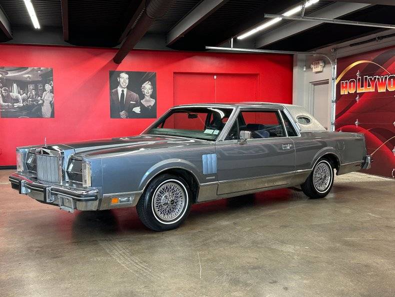 Lincoln Mark vi  1983 silver