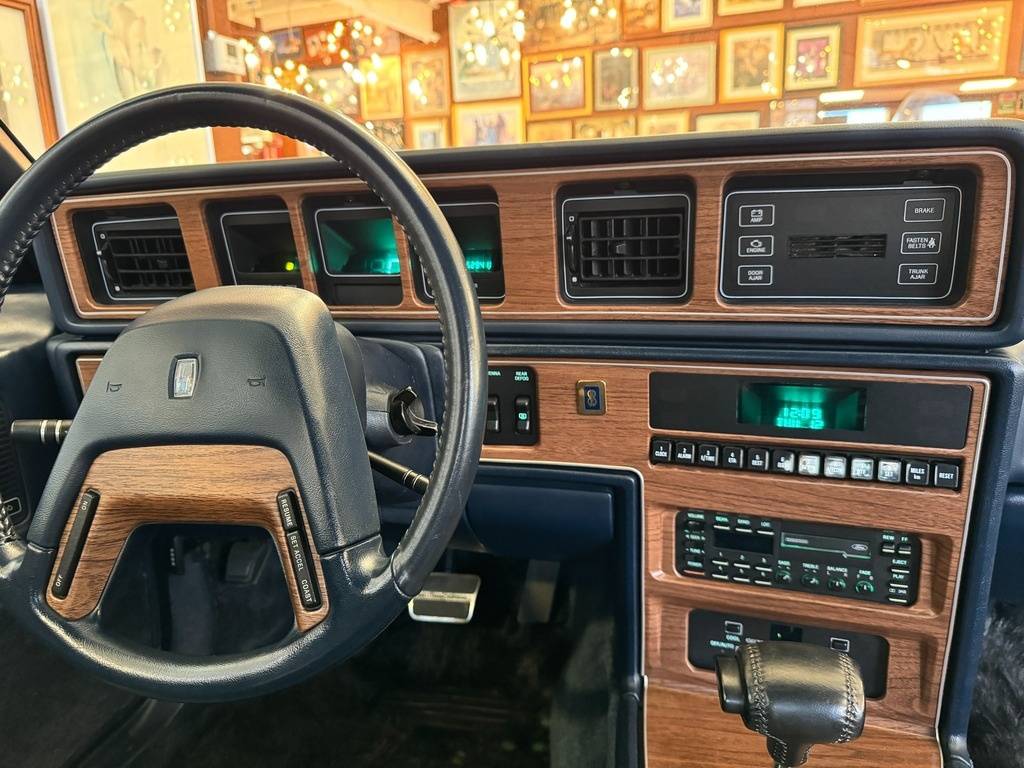 Lincoln-Mark-vii-1988-blue-13