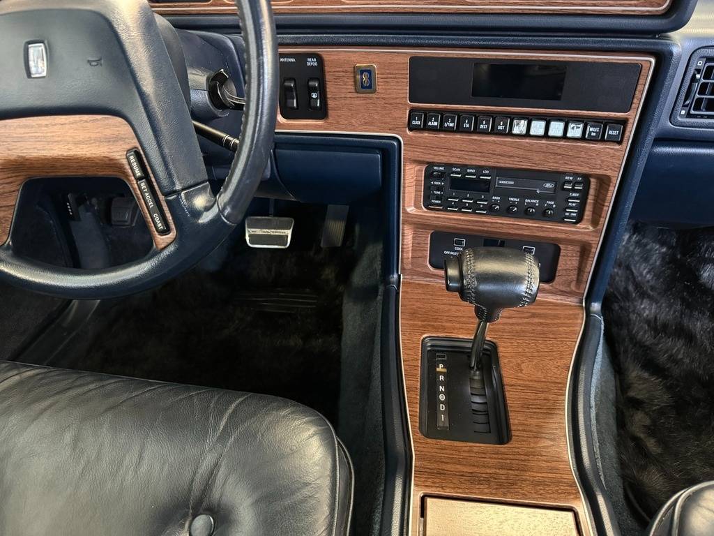 Lincoln-Mark-vii-1988-blue-14