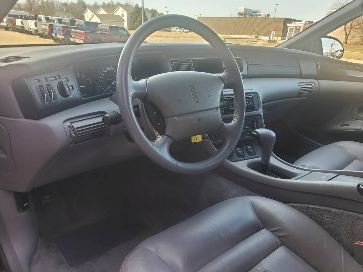 Lincoln-Mark-viii-1993-16