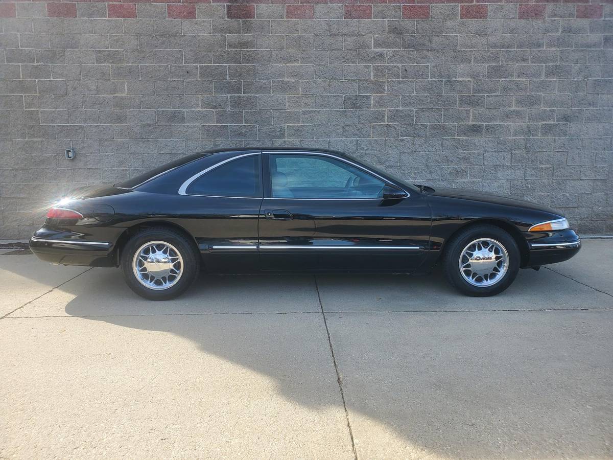 Lincoln-Mark-viii-1993-6