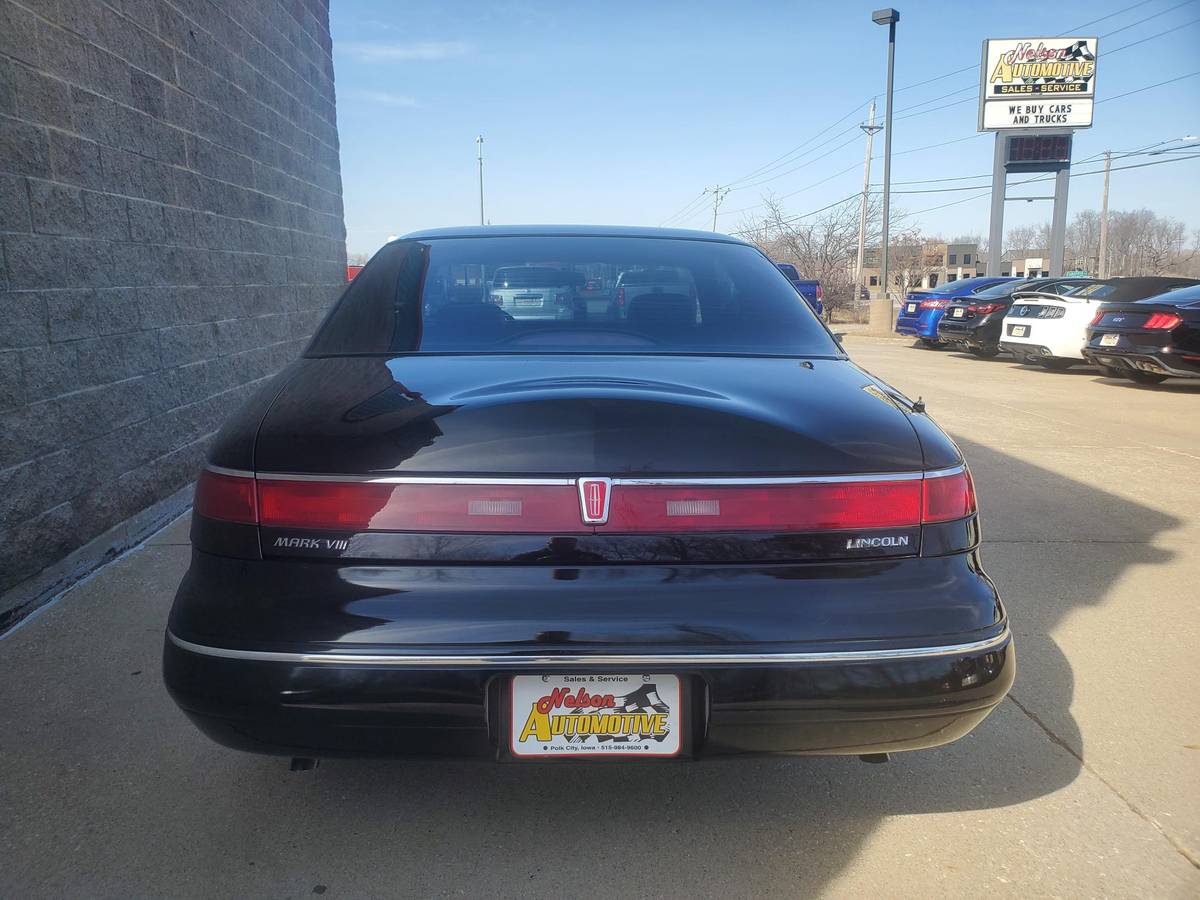 Lincoln-Mark-viii-1993-8