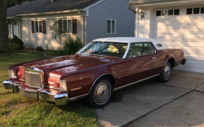 Lincoln Markiv  1974 red