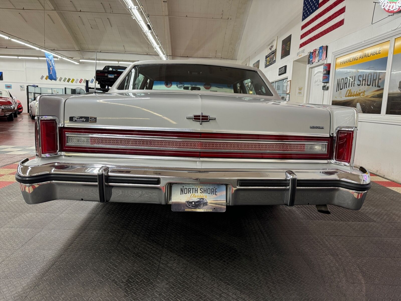 Lincoln-Town-Car-1977-4-Door-12