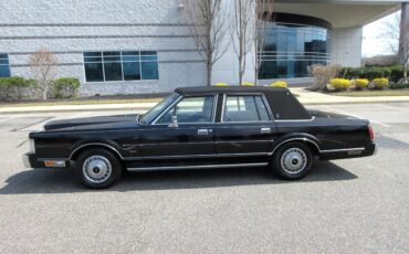 Lincoln-Town-Car-1988-Sedan-10