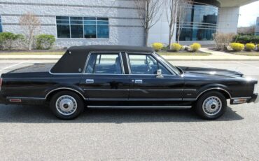 Lincoln-Town-Car-1988-Sedan-11