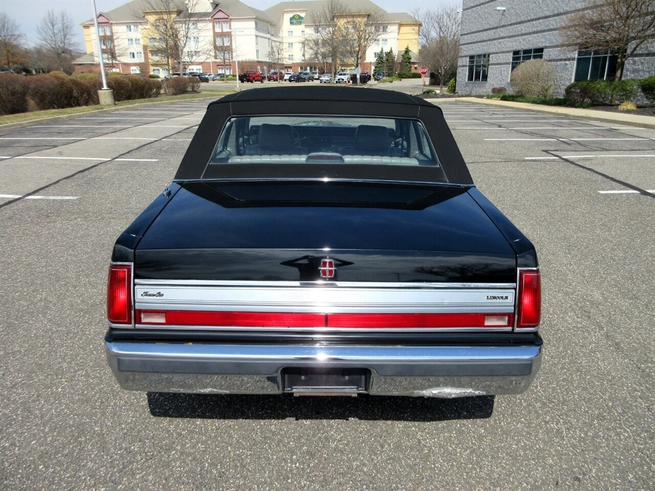 Lincoln-Town-Car-1988-Sedan-13