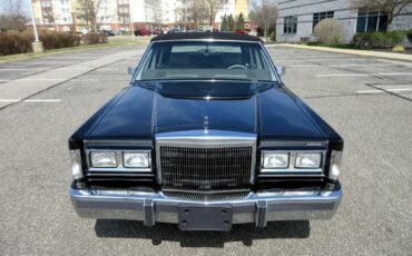 Lincoln-Town-Car-1988-Sedan-14
