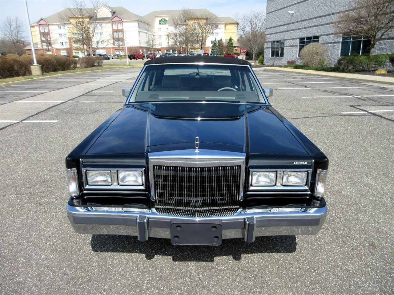 Lincoln-Town-Car-1988-Sedan-14
