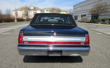 Lincoln-Town-Car-1988-Sedan-15