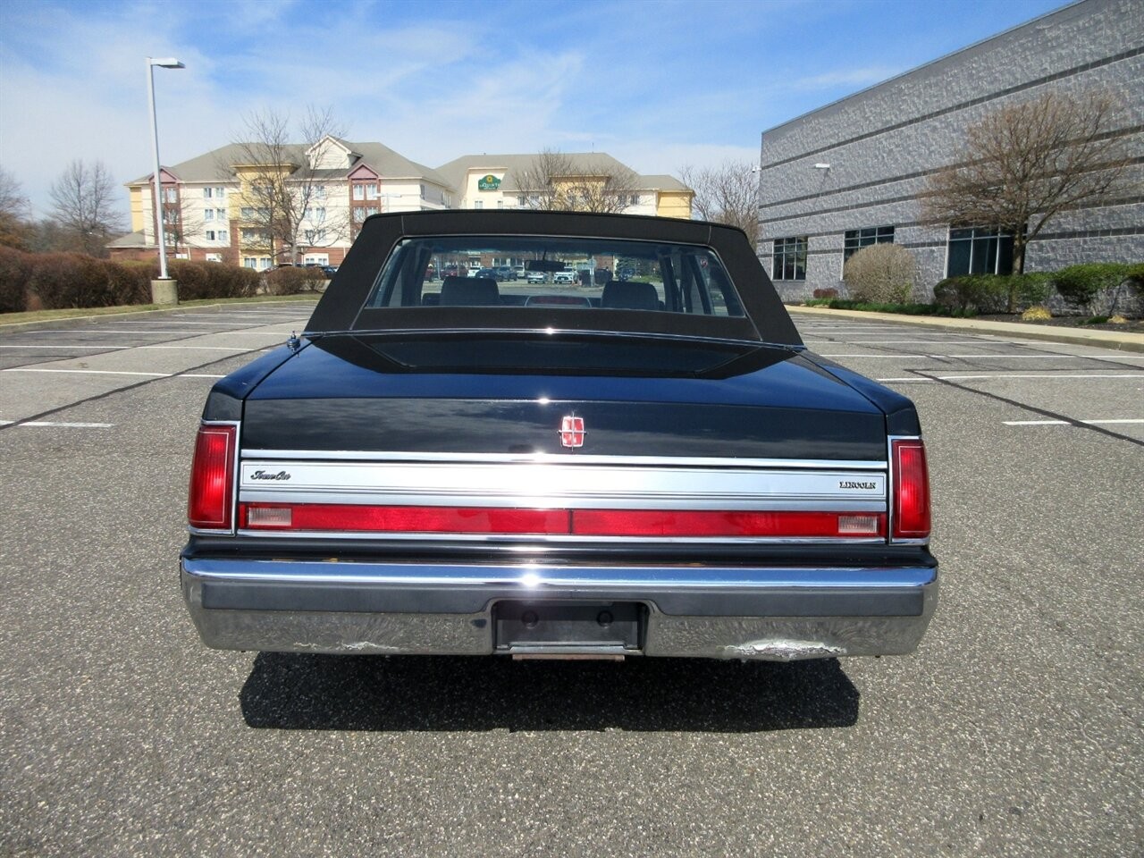 Lincoln-Town-Car-1988-Sedan-15