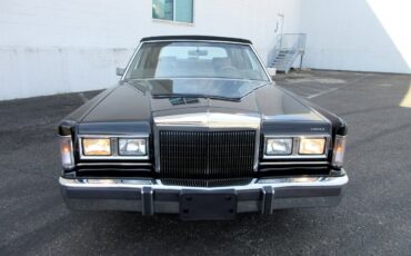 Lincoln-Town-Car-1988-Sedan-16