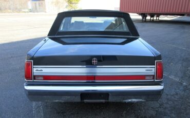Lincoln-Town-Car-1988-Sedan-17