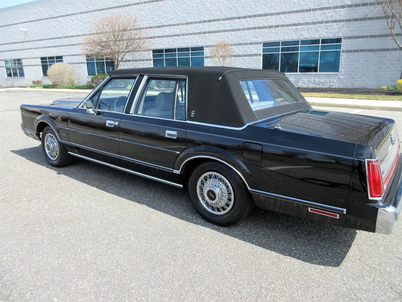 Lincoln-Town-Car-1988-Sedan-18