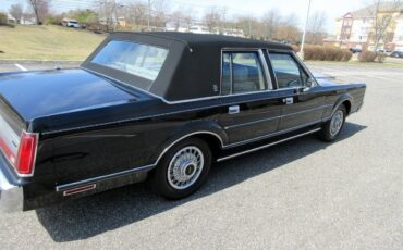 Lincoln-Town-Car-1988-Sedan-19