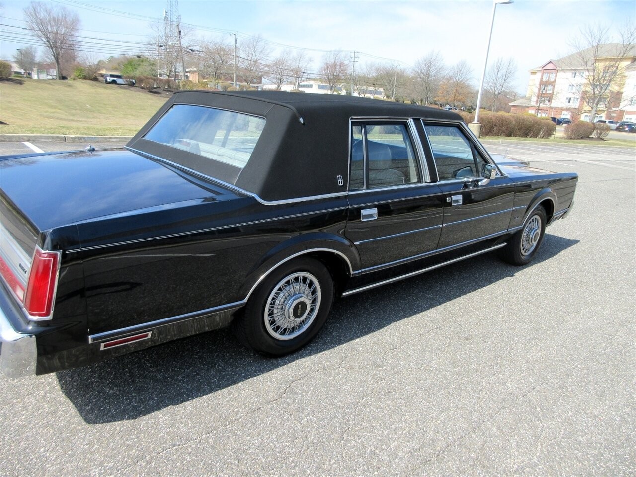 Lincoln-Town-Car-1988-Sedan-19