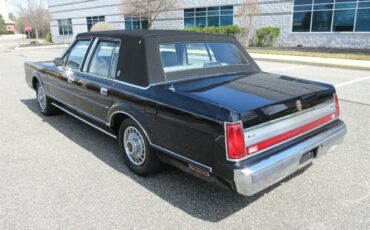 Lincoln-Town-Car-1988-Sedan-2