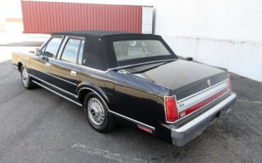 Lincoln-Town-Car-1988-Sedan-22