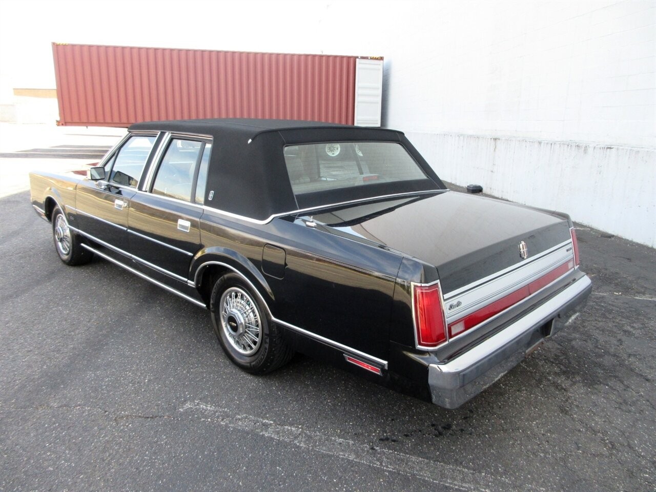 Lincoln-Town-Car-1988-Sedan-22