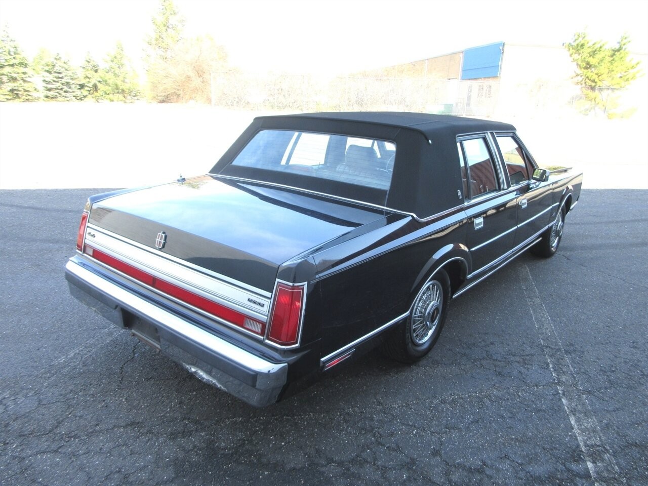 Lincoln-Town-Car-1988-Sedan-23