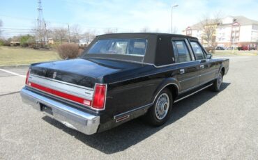 Lincoln-Town-Car-1988-Sedan-3