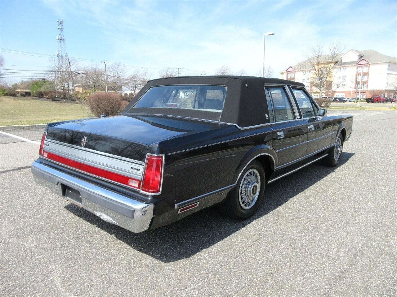 Lincoln-Town-Car-1988-Sedan-3